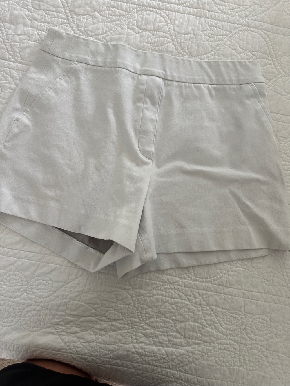 SPANX White High-Waist Pull-On Stretch Shorts - Picture 1 of 3